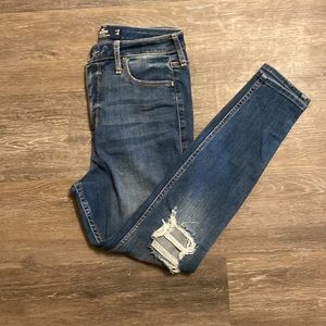 Hollister Medium Wash Distressed Ultra High Rise Super Skinny Size 9